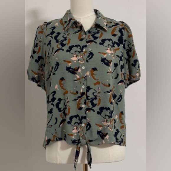 Nine West Green Abstract Floral Button Tie Front Short Sleeve Top Sz M SKU 9 - Picture 1 of 10